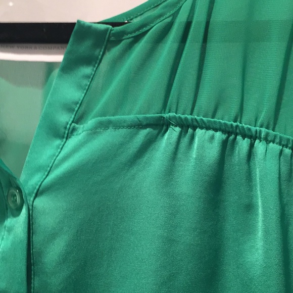 New York and Company Green blouse - Picture 2 of 7